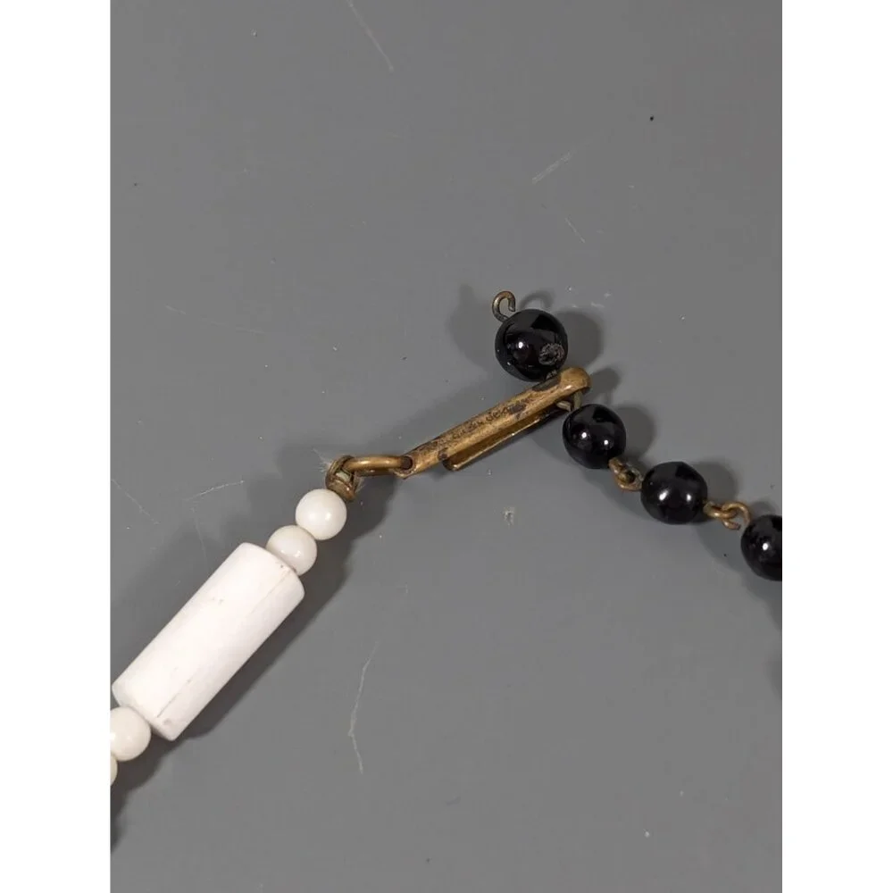 Vintage Black White Lucite Bead Choker Necklace Mid Century MOD‎ 16